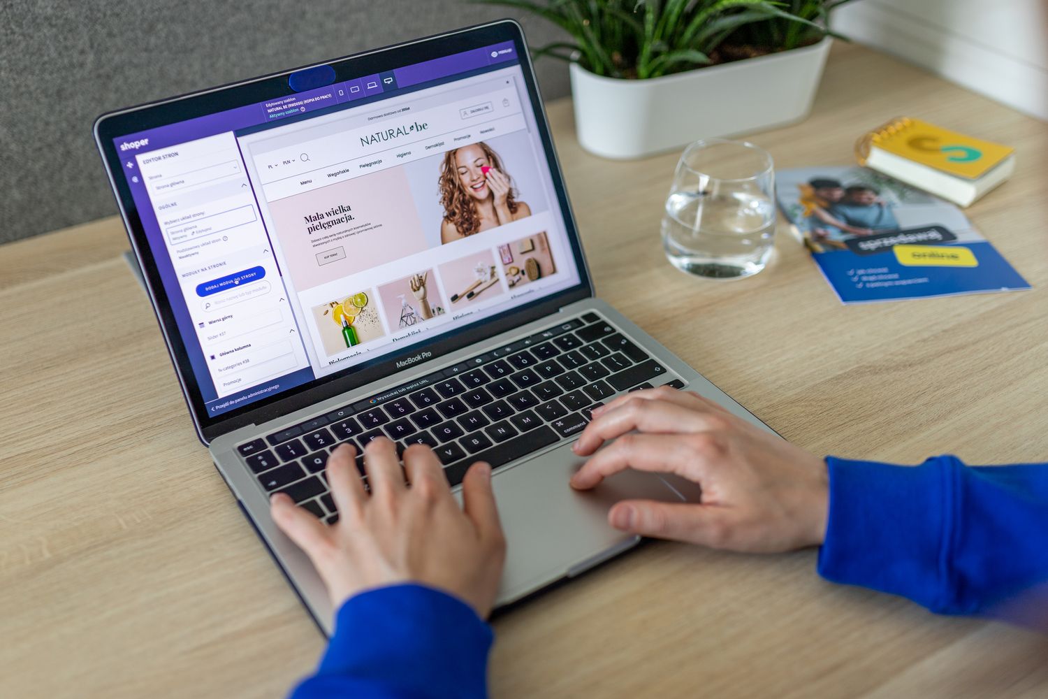 Een webshop wordt gebouwd en bewerkt in de browser